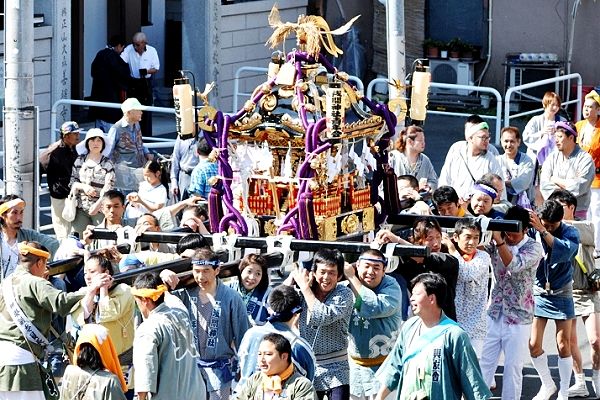 少数だが一致団結の担ぎ。'13.06.02.