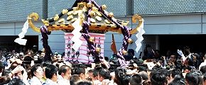 大きくブレながら突き進む。'13.05.19.