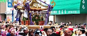 高く組んだ太い担ぎ棒。'13.06.09.