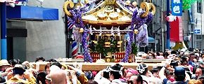 賑やかな仲六郷商店街。'13.06.09.