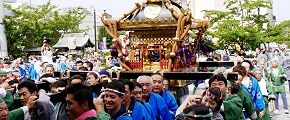 社務所前で渡御ご挨拶。'13.07.28.
