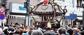 大海原の人波を掻き分ける様だ。'13.06.09.