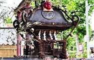燻し銀の甲冑風中神輿。'13.06.09.