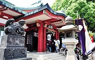 昭和39年再建の拝殿。'13.06.09.