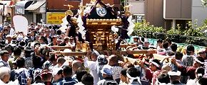 夕刻までの渡御の始まりです。'13.07.07.