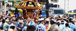 田端地区へ宮神輿。'13.08.18.
