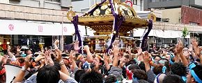 指揮者の〆に喝采。'13.08.04.