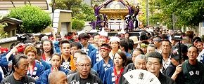 木遣が宮神輿を先導する。'13.09.08.