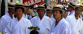 カンカン帽被る役員。'13.09.01.