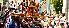 軽快な女神輿。'13.09.01.