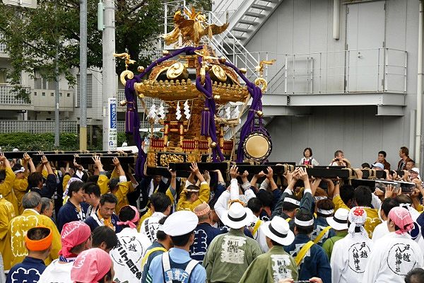 担ぎ手達息合わせ差し上げご挨拶。'13.09.08.