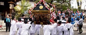 子供たちの小神輿も神輿揉み。'14.04.13.