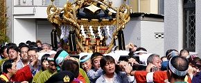 世田谷通りを目指し渡御。'13.10.06.