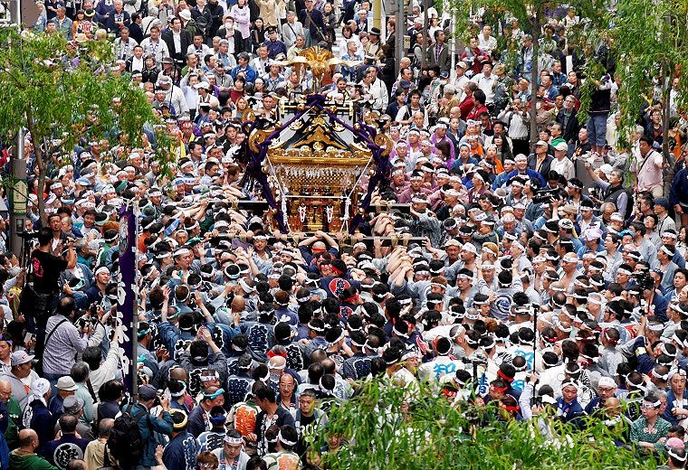 新橋SL広場前からの宮出し。'14.05.05.