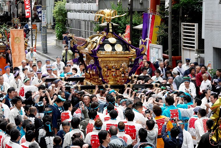 華美絢爛な宮神輿。'14.05.05.