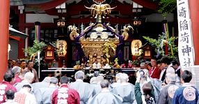 拝殿前での発輿式。'14.05.05.