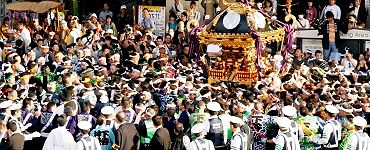 勇ましい掛け声で前進。'14.05.11.