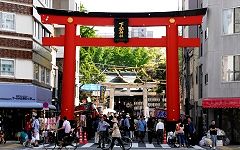 昭和8年建造の朱塗り大鳥居。'14.05.11.