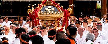 祭礼連合会の担ぎ手達。'14.05.25.