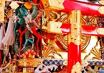 軒下から全面の彫り物。'14.06.01.