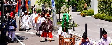 八幡神社の渡御列。'14.06.01.