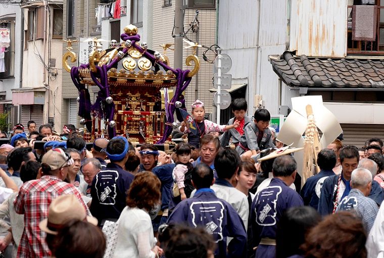 石浜三丁目町会のお神酒所前。'14.05.25.
