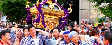 柳橋二丁目交差点手前で傾く。'14.06.01.