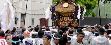 石浜アパート脇を宮出し道中。'14.06.08.