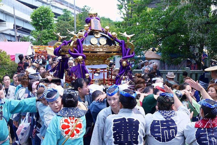 第二鳥居から境内へ。'14.06.15.