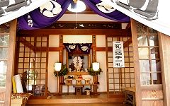 簡素な社殿内。'14.07.13.