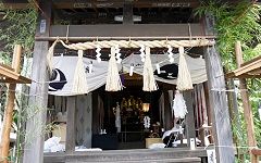 小さな社殿。'14.07.20.