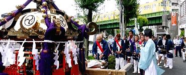 田無町歩道での宮出し神事。'14.07.13.