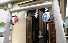 路地中の柳沢津嶋集会所。'14.07.13.