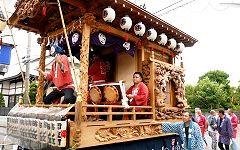 深い彫刻が自慢の山車。'14.07.20.