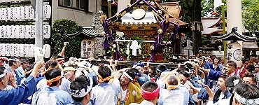 鳥居下から宮出し。'14.07.20.
