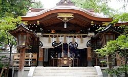 鎮座する社殿。'14.07.20.