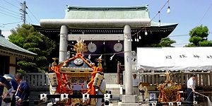 鎮座する宮神輿。'14.08.03.