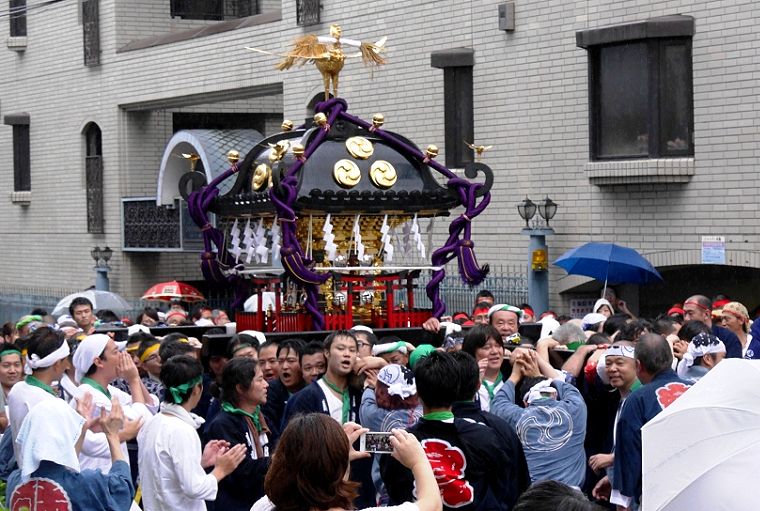 東京別院前お神酒所へ。'14.09.07.