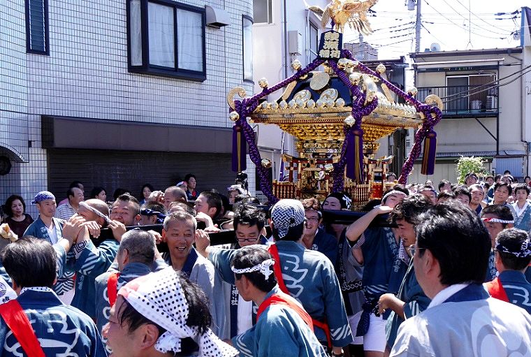 綾瀬6丁目お神酒所手前。'14.09.14.