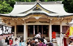 白山神社拝殿。'14.09.07.