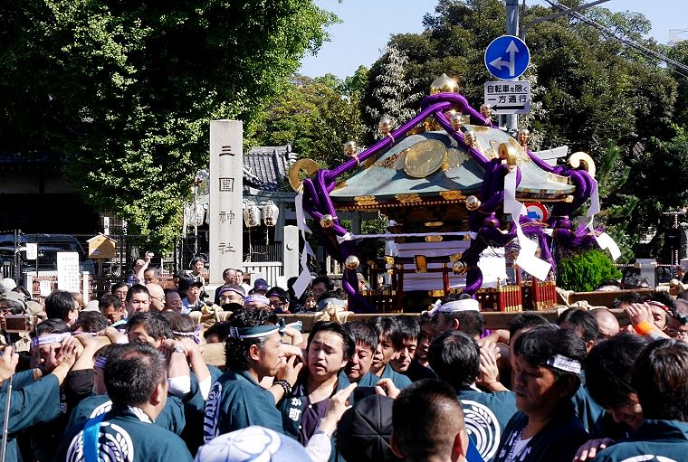 延軒屋根に擬宝珠の三囲(みめぐり)神社。'14.09.14.