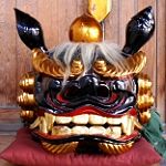 拝殿前の獅子頭の耳がおかしい。'14.09.28.