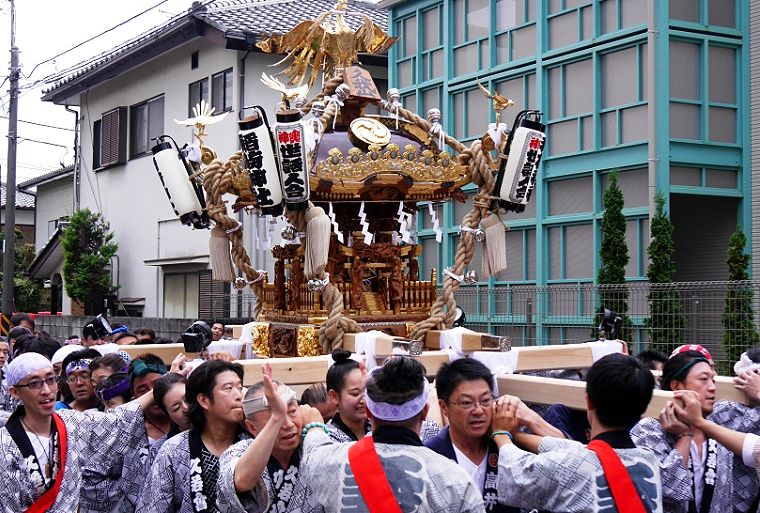 立教通りの西お神酒社から出立。'14.10.04.