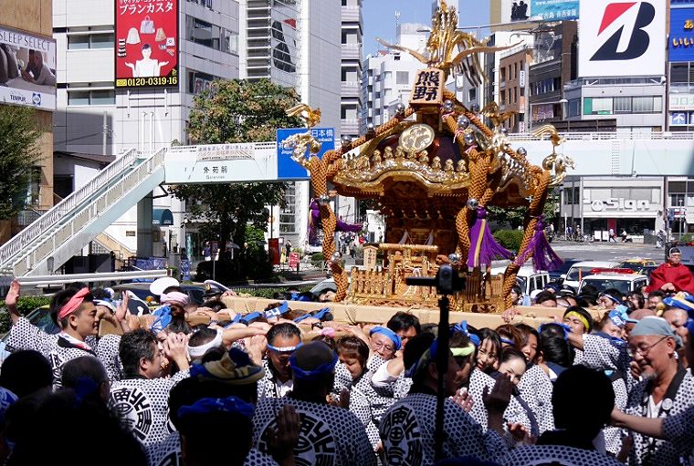 国道246号の青山通り外苑前。'14.09.28.