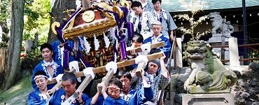 宮神輿を担ぎ降ろし。'14.09.23.