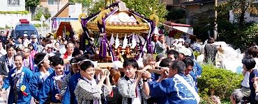 神社通りを太子堂方面へ。'14.09.23.