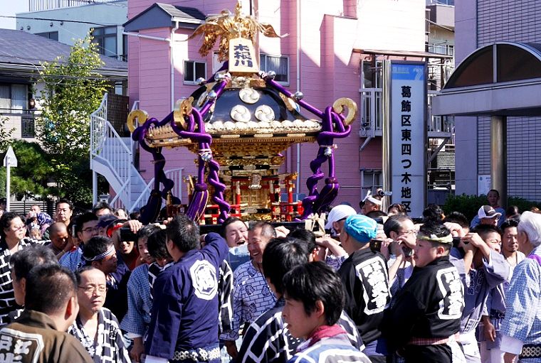 東四つ木地区センター前。'14.10.19.