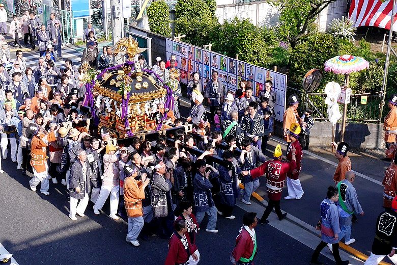 神事執り行う六番御仮屋へ。'15.04.26.