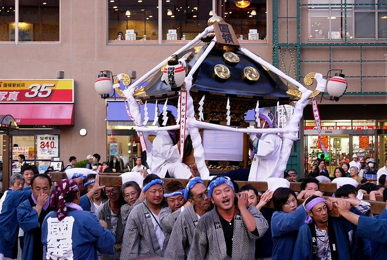 旧甲州街道の布田へ出立つ。'14.10.12.