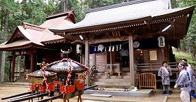 末社の武多摩神社と三島神社。'15.04.19.